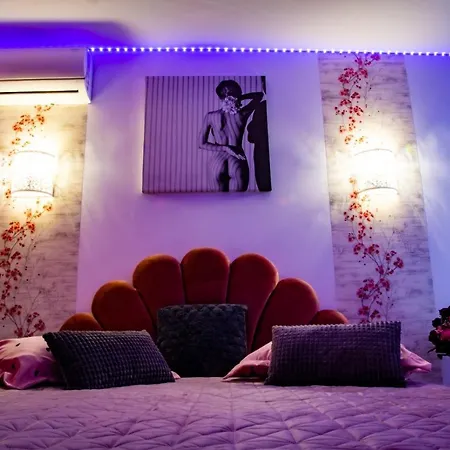 Pink Boutique Apartment Campina Exterior photo