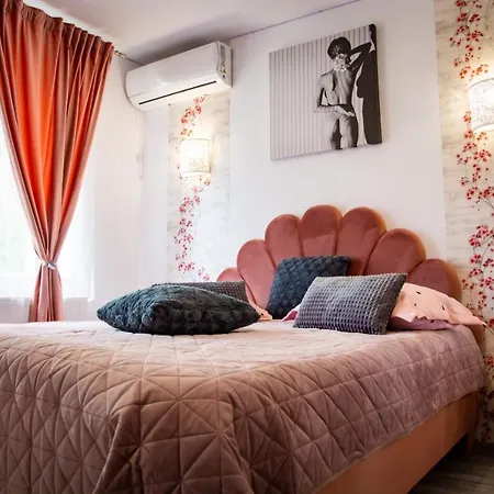 Pink Boutique Apartment Campina Exterior photo