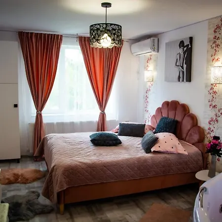 Pink Boutique Apartment Campina Exterior photo